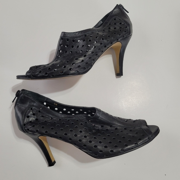 VANELi Womens Peep Toe‎ Black Heels Size 10 Leather Booties Zip Back Sexy Comfy - Picture 1 of 5